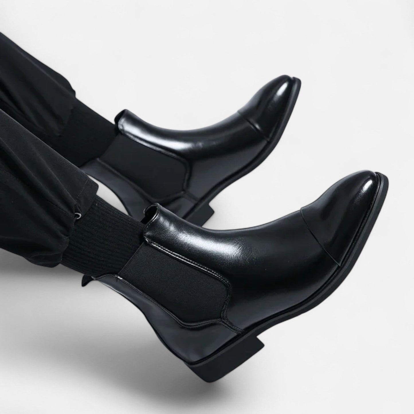 Men’s Chelsea Boots in Polished Noir with Red Sole